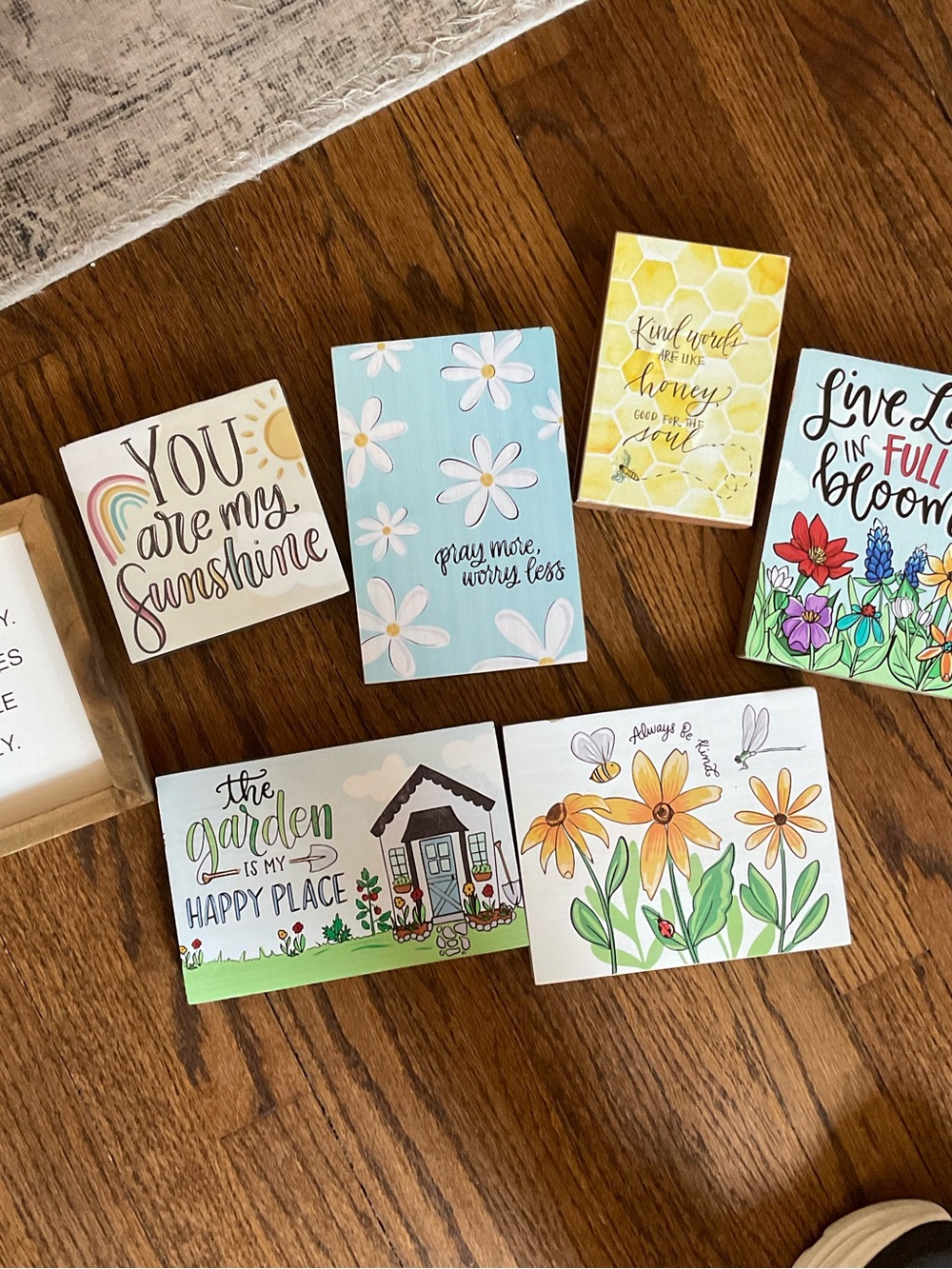 Glory Haus - Floral and Cheerful Home Decor! NWT